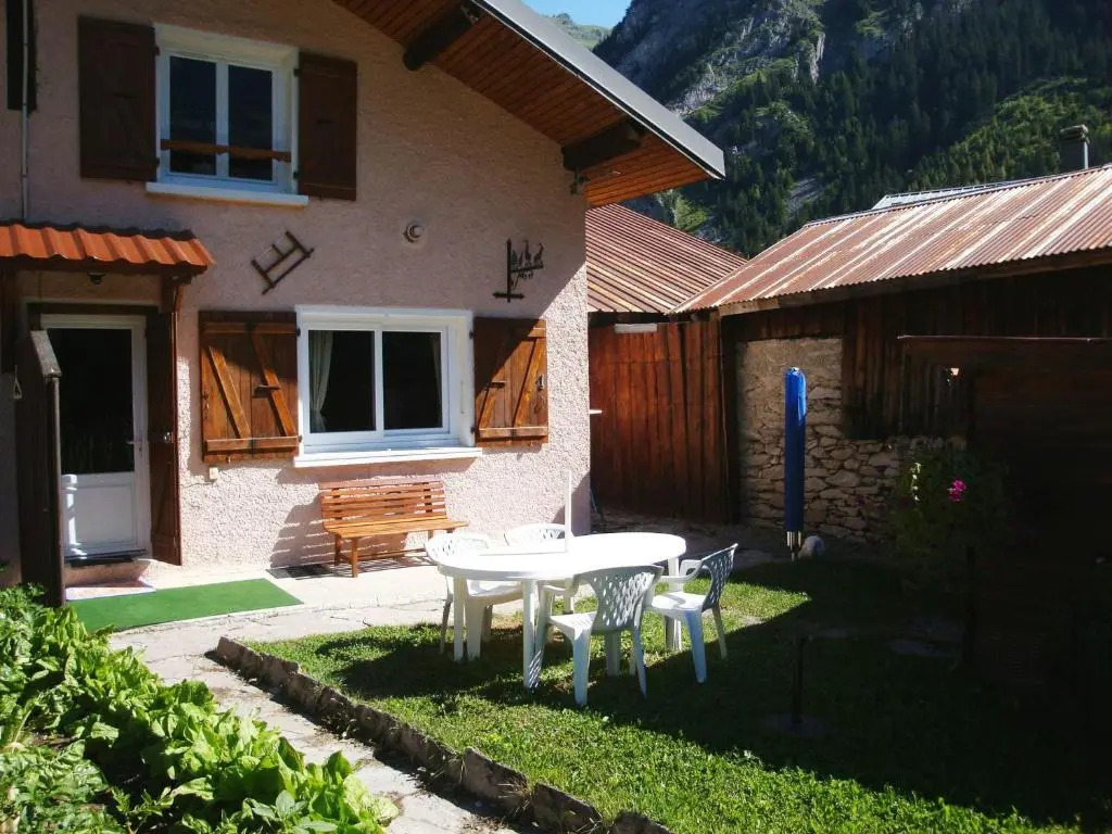 Chalet mitoyen avec jardinet, 3 pièces, 6 personnes - FR-1-464-8