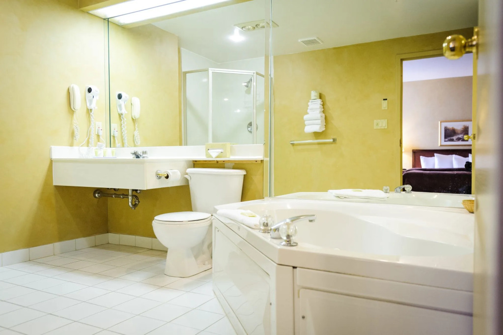 Peterborough Inn & Suites Hotel