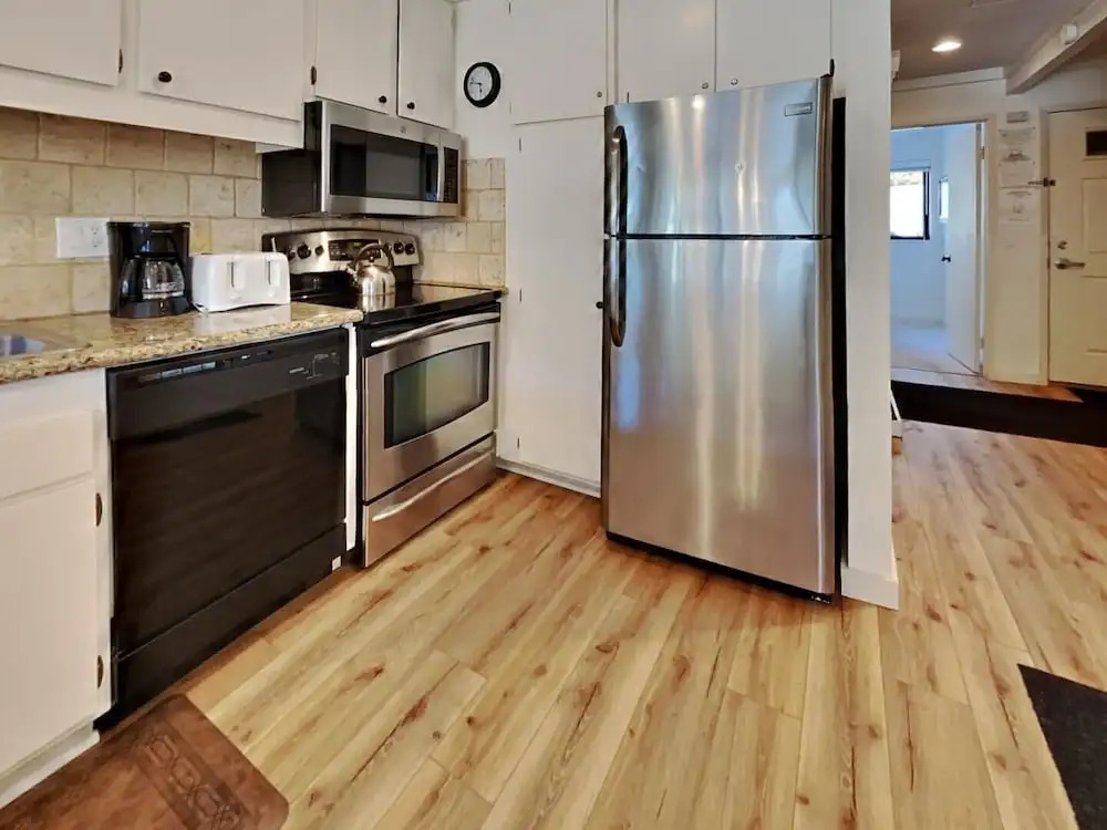 Remodeled 2 Bedroom Condo with Easy Access to Mountain Biking, Swimming, Hiking, Hot Tubs! by RedAwning