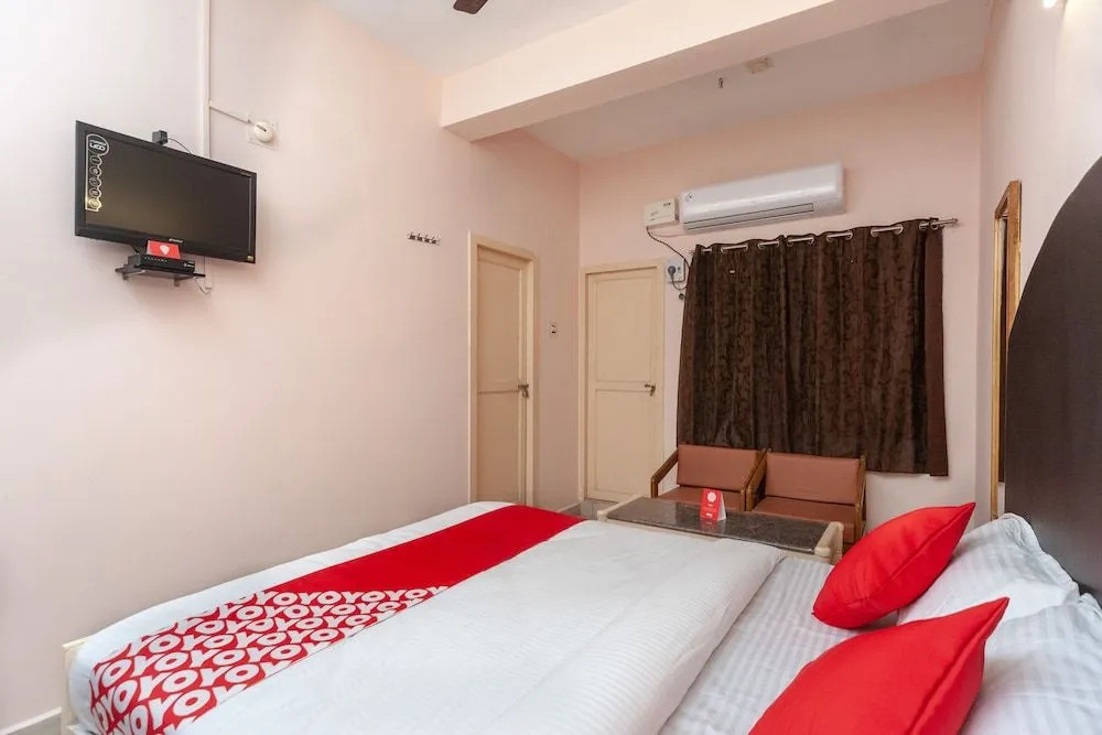 OYO 16749 Hotel Paris