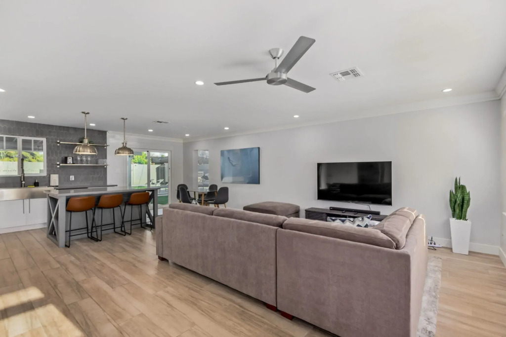 Sunsets on 11th by Avantstay Resort-style Pool + Hot Tub Game Room