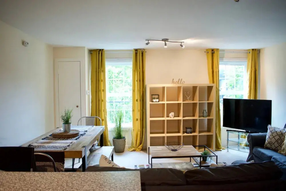 Spacious 3 Bed Apartment in Central Location
