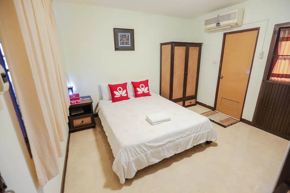 ZEN Rooms Sripoom Soi 1