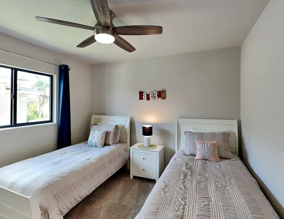 CoralVilla Calm Waters - pool & spa, cozy, on water, BBQ grill