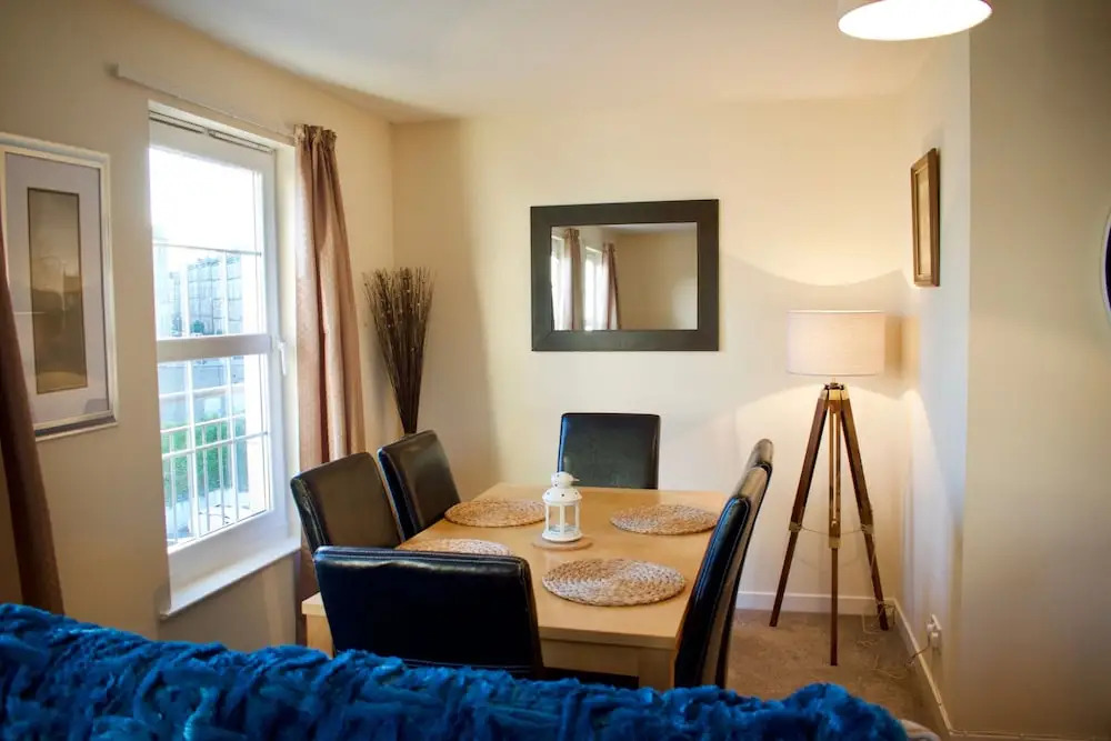 Traditional 2 Bedroom Edinburgh Apartment