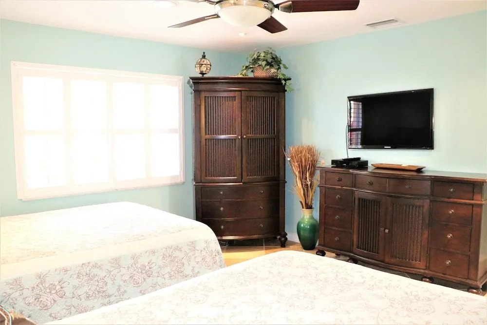 Jamaica Royale 002 - 1 Br Condo
