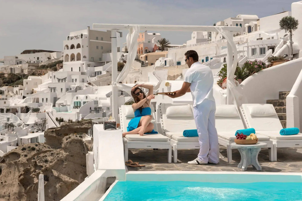 Kima Oia Suites