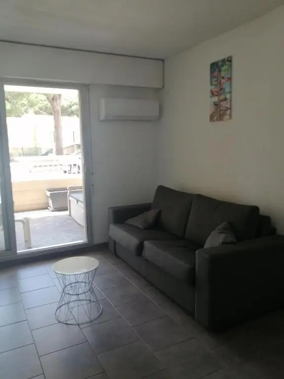 Studio climatisé avec wifi au calme sur le port
