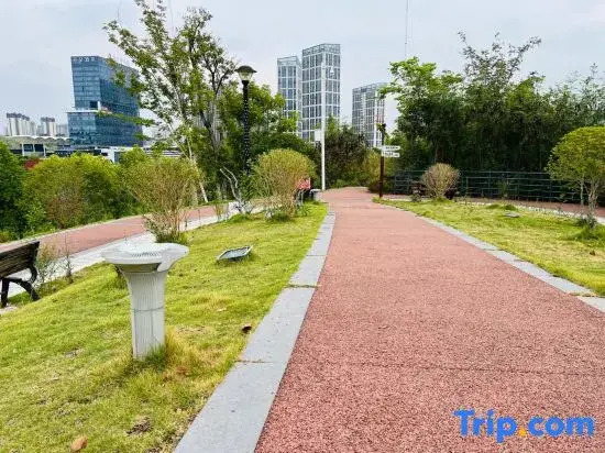 Atour Hotel Neijiang North Railway Station Chuanhua Plaza