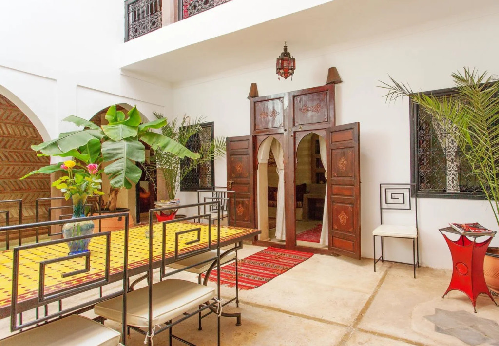 Dar Kamar Zamane - Adults Only