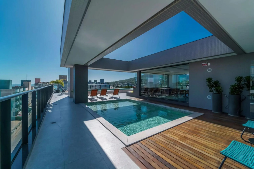Adra 102 - Apartamento no centro de Bombinhas - Finamente mobiliado e decorado - Rooftop com piscina e academia - À poucos metros da praia