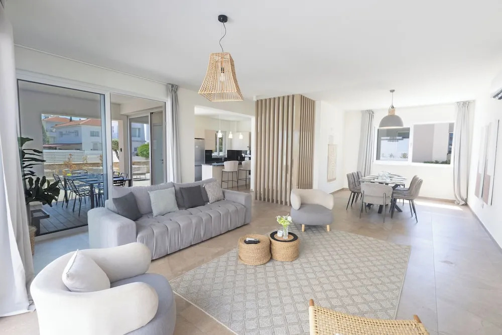 New, 4 Bedroom Villa With Private Pool