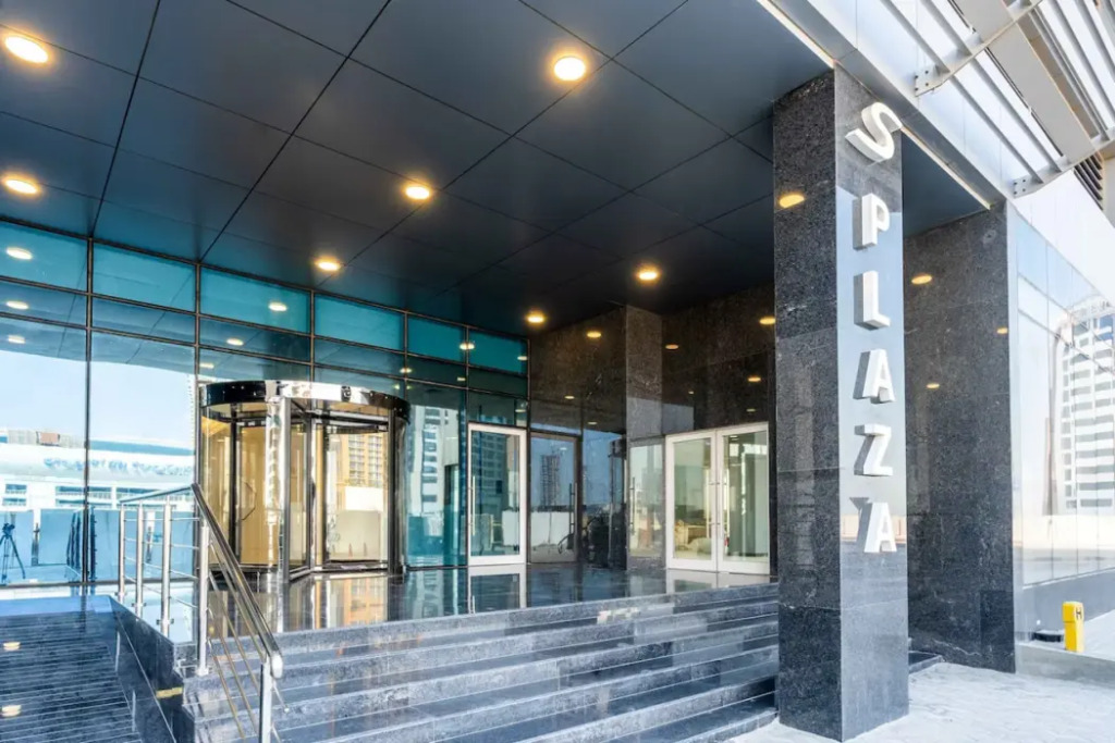 S Plaza Suites Hotel
