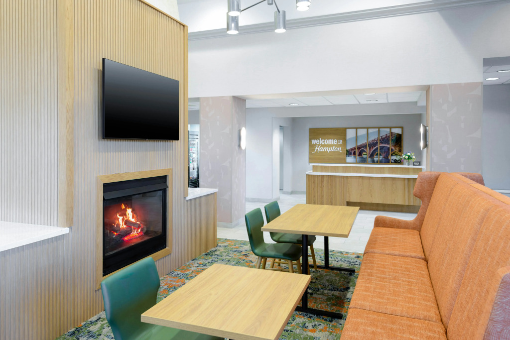 Hampton Inn & Suites-Austin Airport