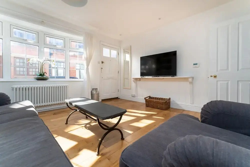 Host Stay Sunny Terrace on Robert Street