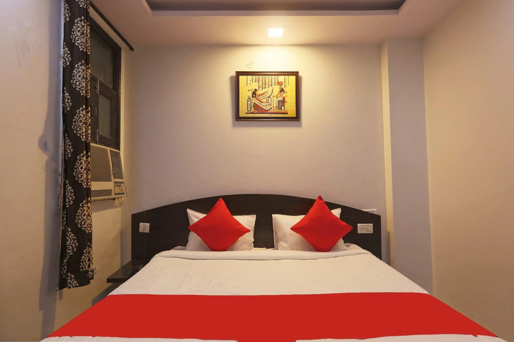 OYO 45772 Silver Residency
