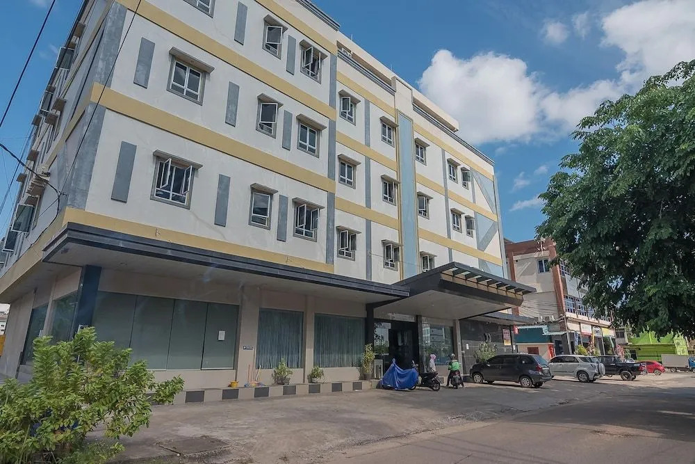 RedDoorz Premium near Harbour Bay Mall Batam 2