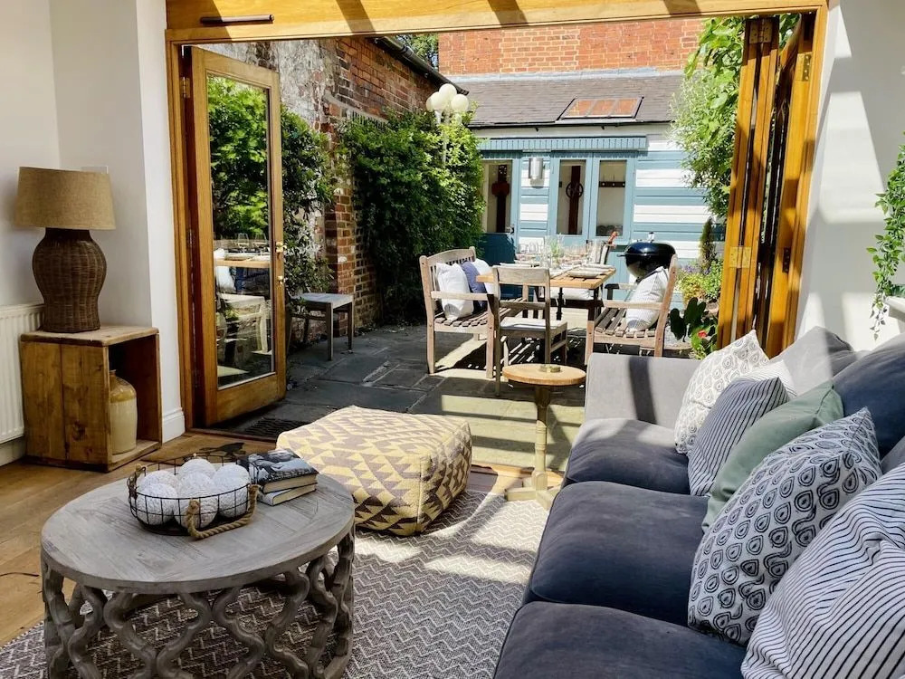 Dolls House - Luxury Townhouse - From 400 Per Night