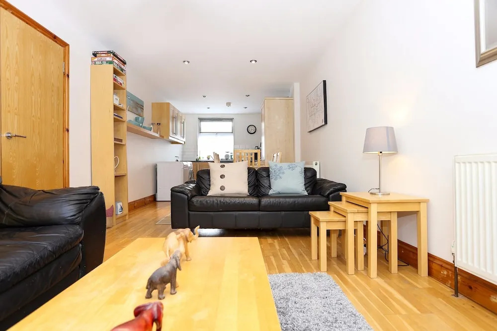 Spacious 4 Bedroom Home in East London