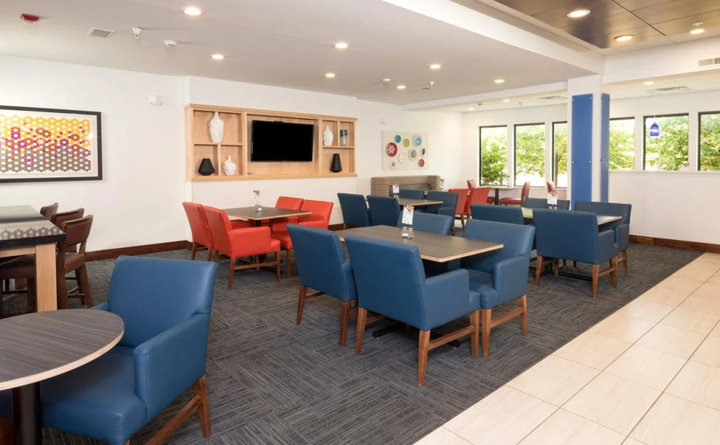 Holiday Inn Express Hotel & Suites Detroit-Utica by IHG