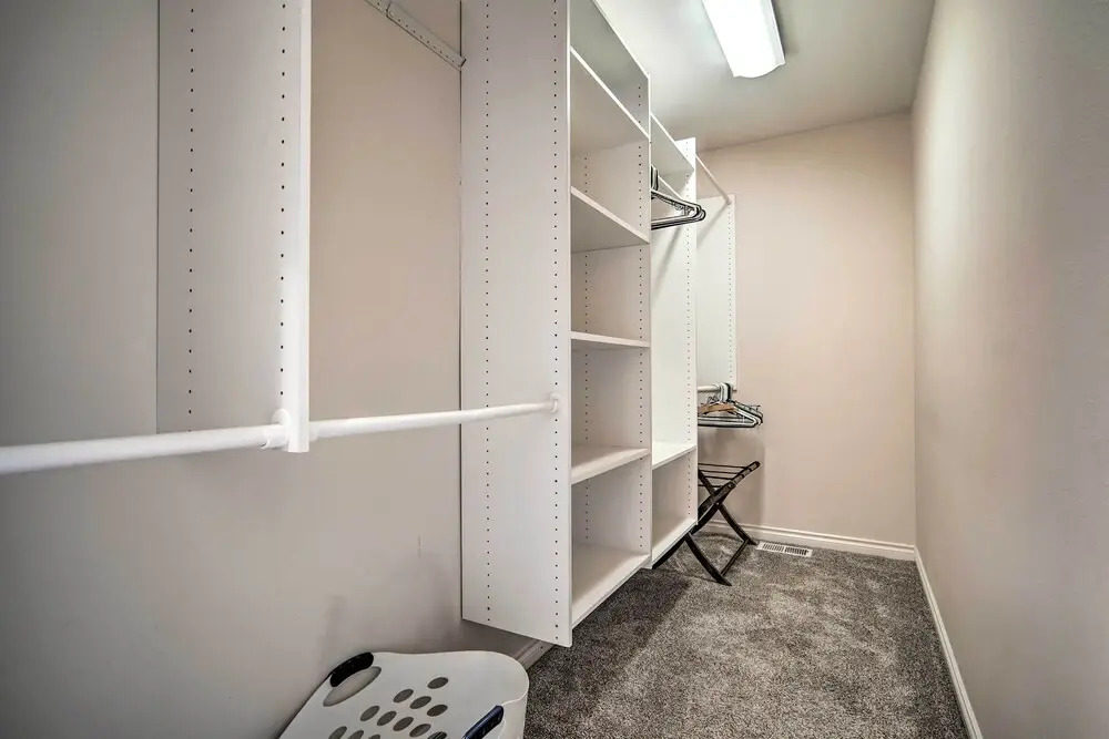 Sleek Escape w/ Balcony < 1 Mi to 5th Avenue!
