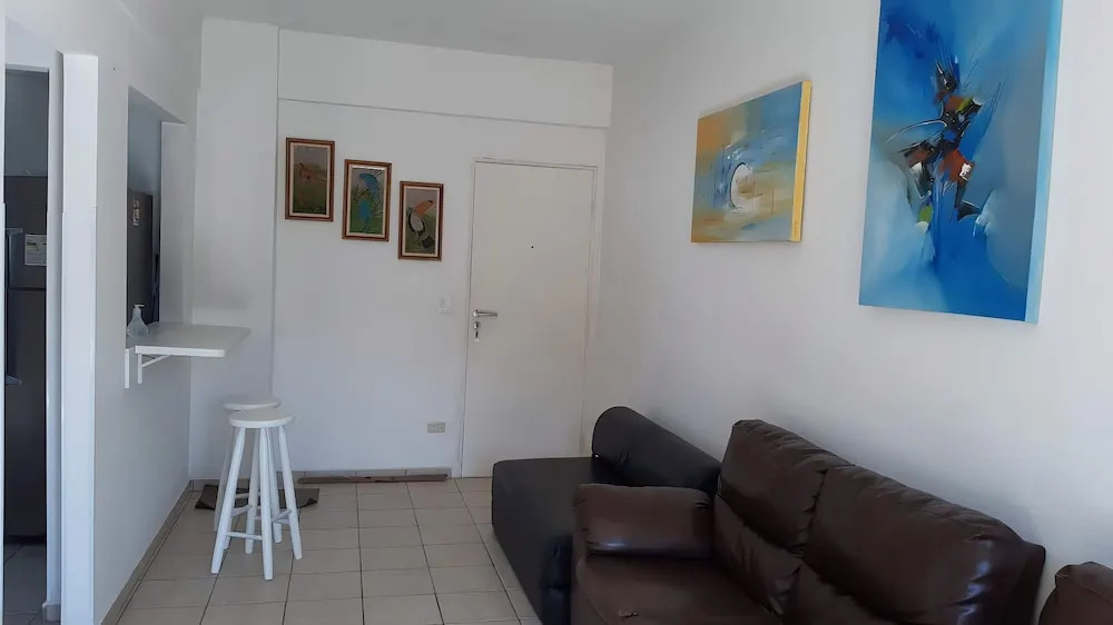 BIWA Condomínio cm Piscina, 1garagem, WI-FI 300 Mega, Central de vigilância remota , Centro do Guarujá, próximo à Praia da Enseada e próx do Comércio, horários check-in e check-out flexíveis
