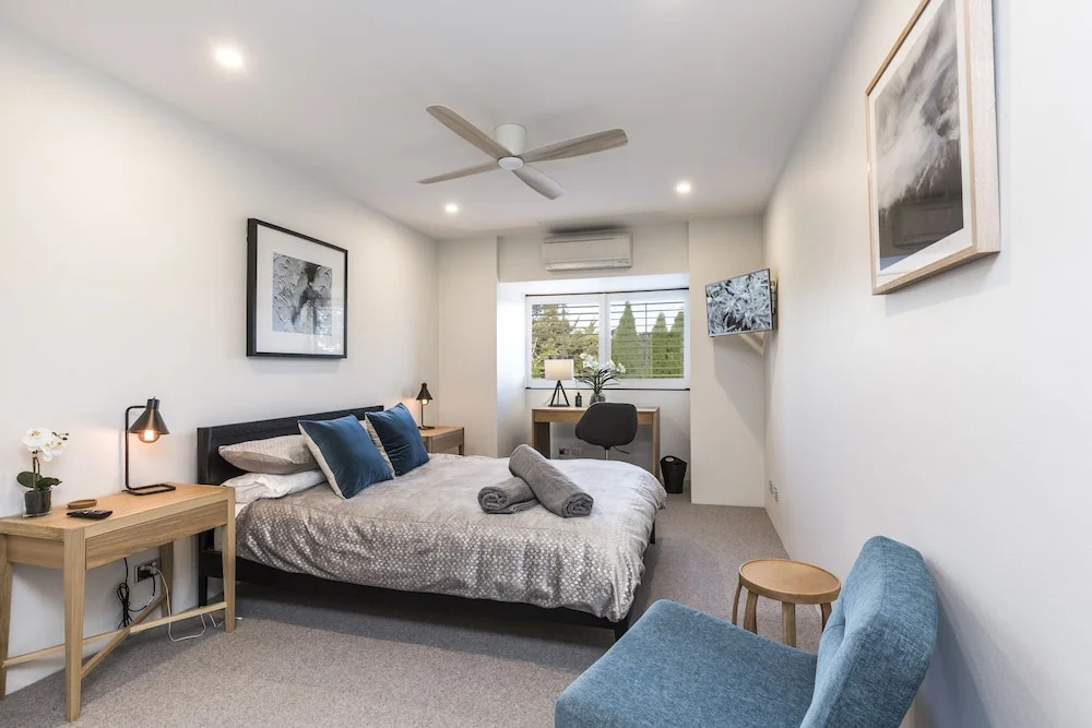 Executive 2 Storey Apartment with Pool