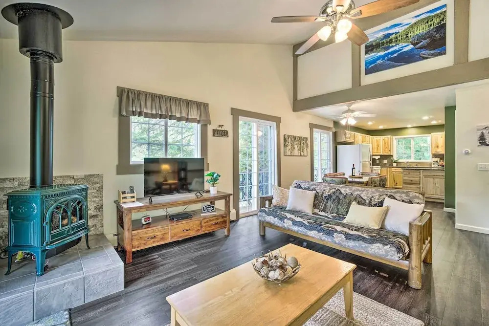 Cozy Condo on Fall River - 1 Mile to Rmnp Gate!