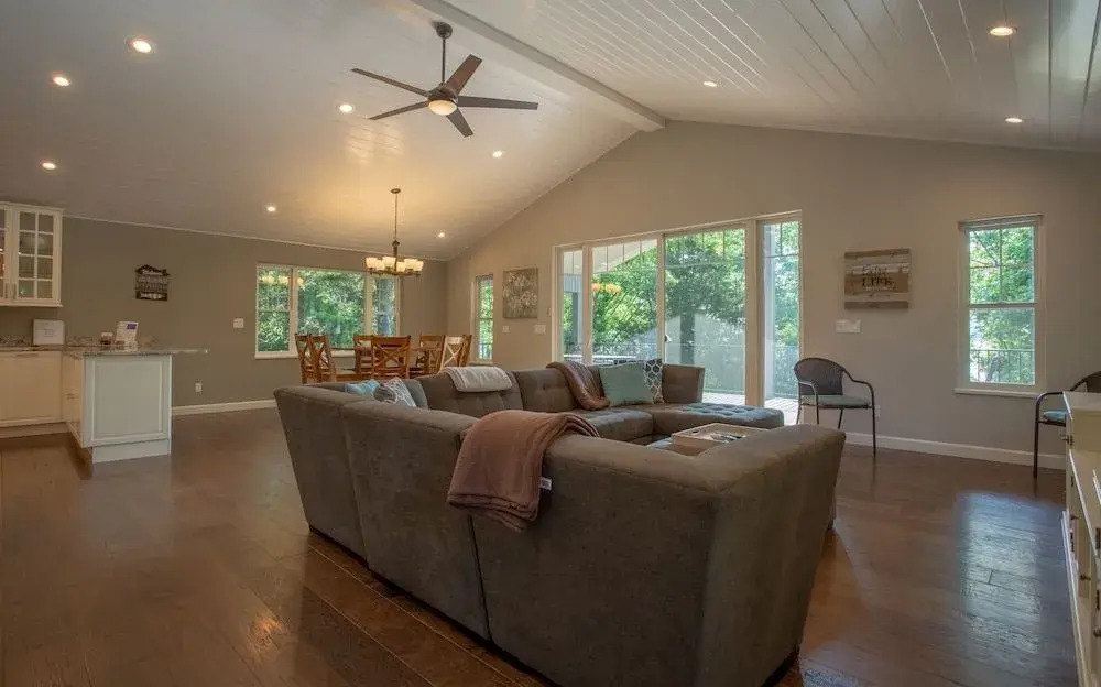 Happy Hideaway 4 Bedroom Home by RedAwning