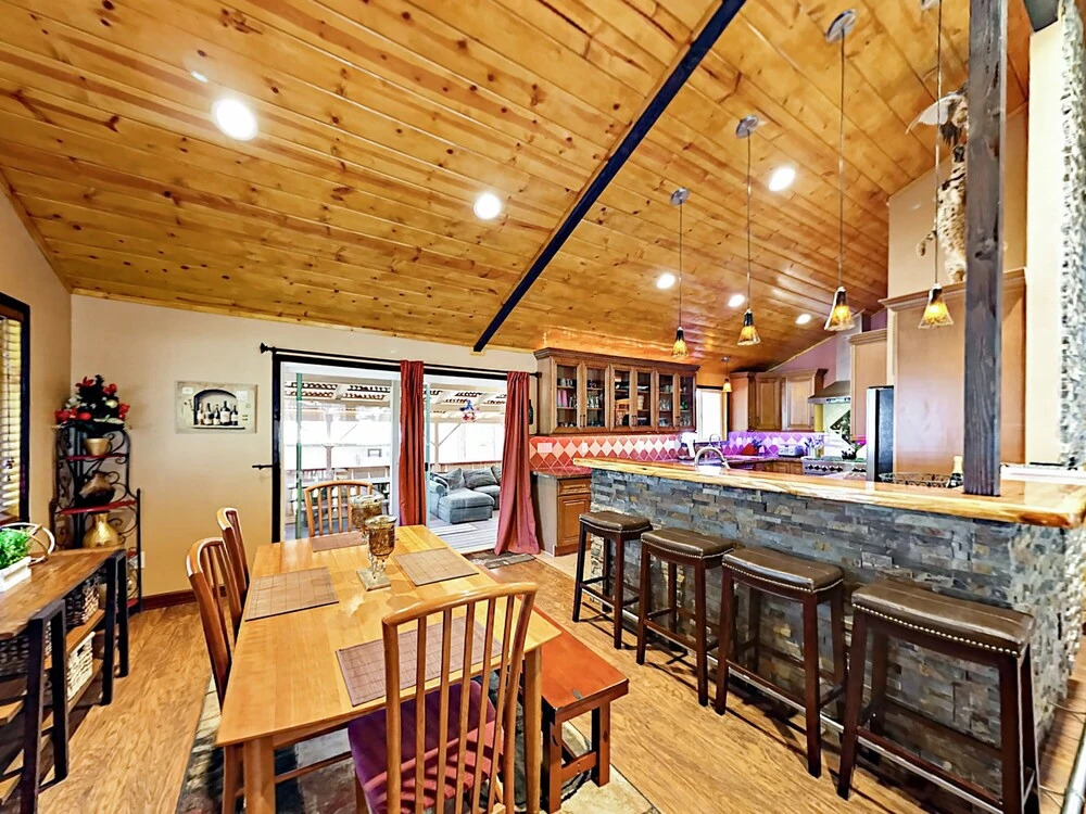 1062 Glenwood Way - 4 Br Home