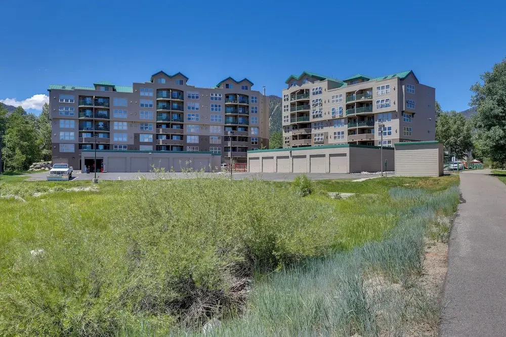 360 Mtn Views & Shared Hot Tub: Cozy Frisco Condo!