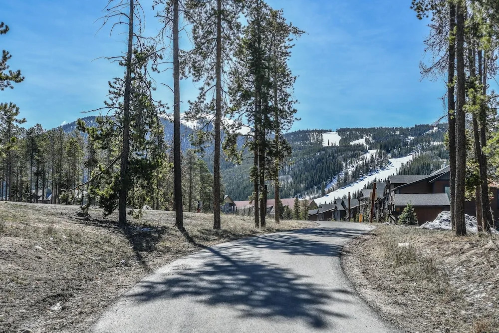 Gateway Lodge 5031
