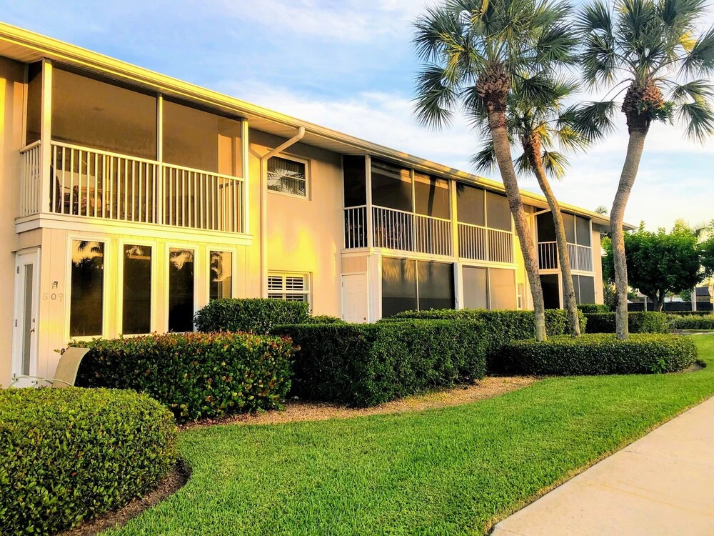 Olde Naples Condo #813