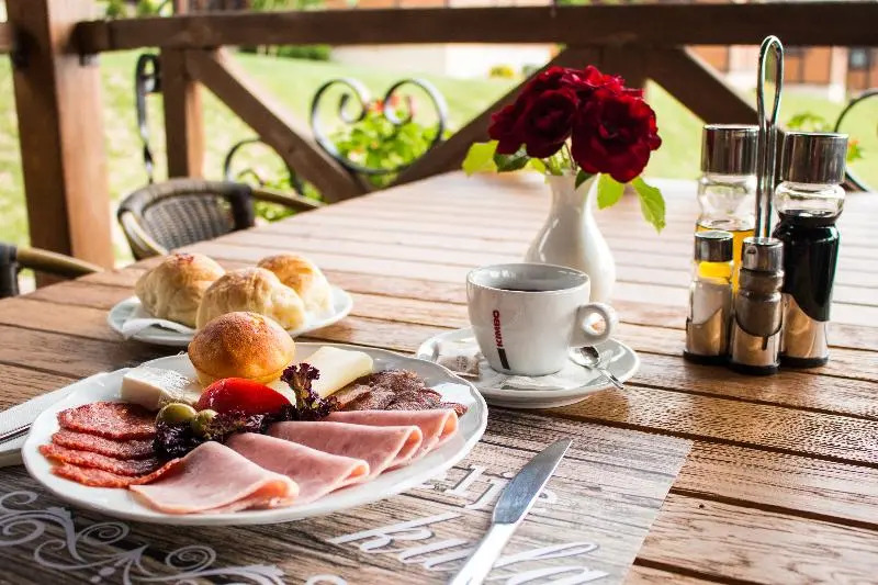 Etno Naselje Vrdnička kula - Fruške Terme