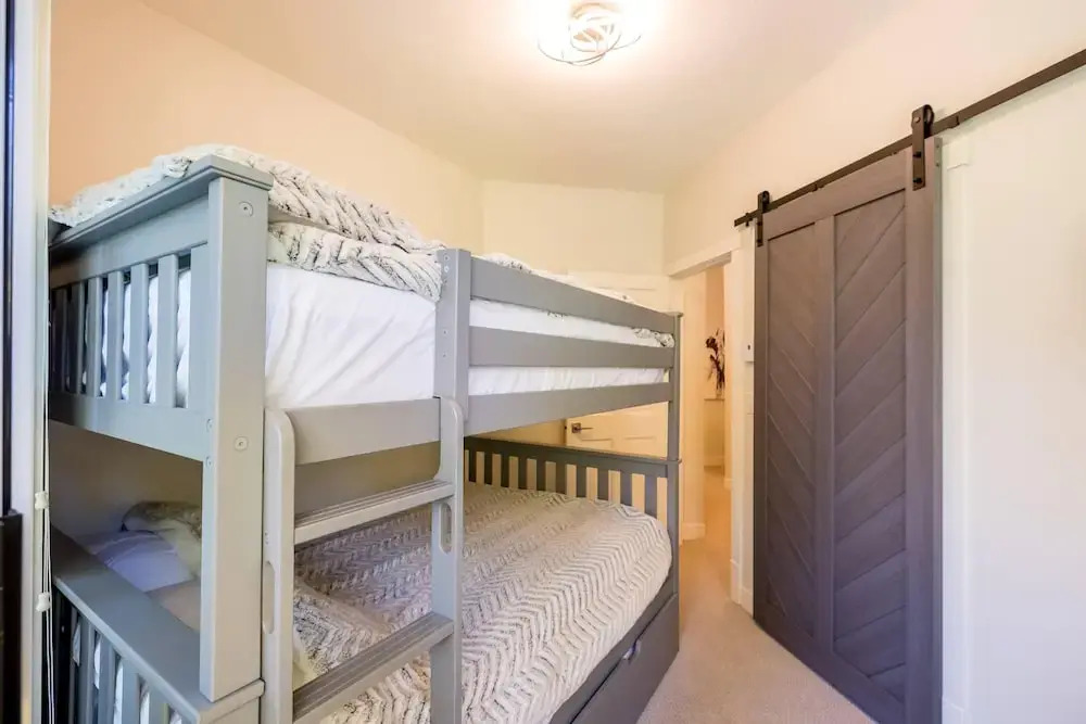 Panoramic Views from this gorgeous 2 Bed Property - Village Location