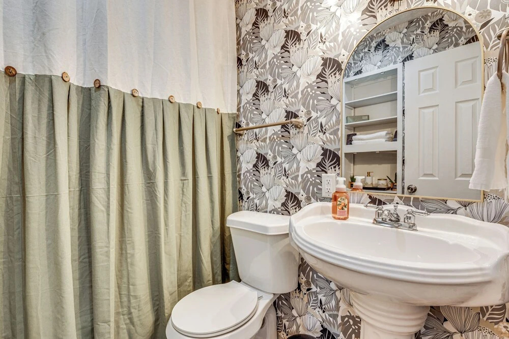 Explore Atl! Chic Home Base Near Mercedes-benz