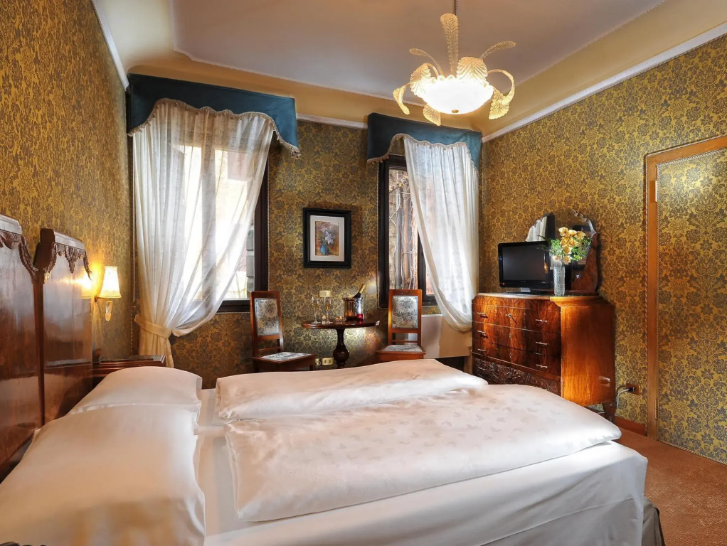 Hotel Flora - By Romanelli Family