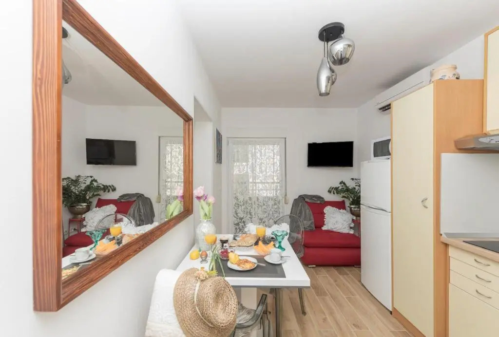 EAST SIDE deluxe suite