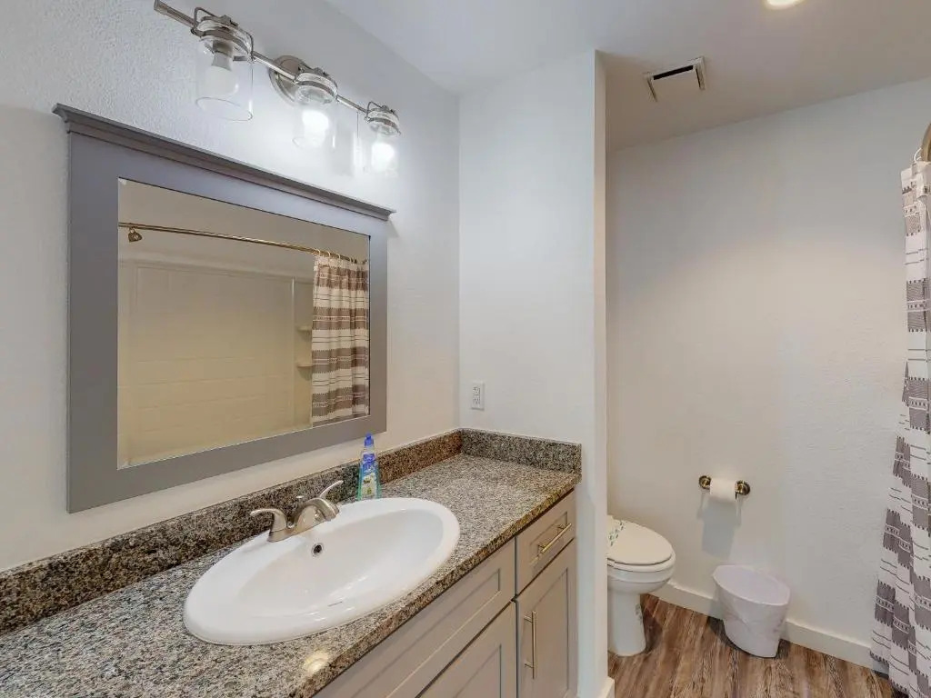 AH-D213 Newly Remodeled Second Floor Condo, Near Shared Community Pool