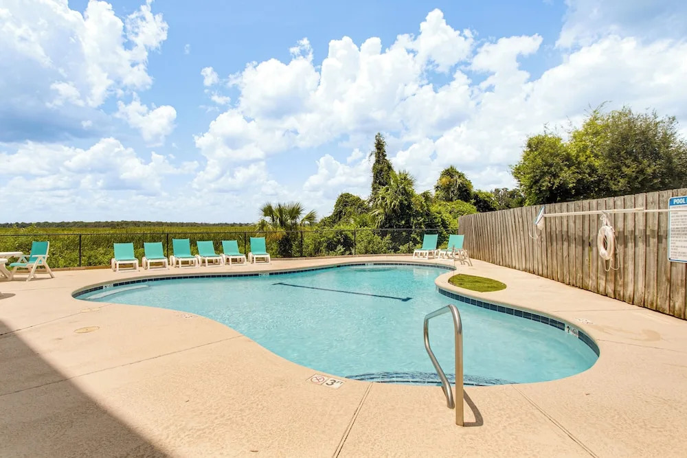 Darien Condo w/ Boat Dock Access: Walk to Downtown