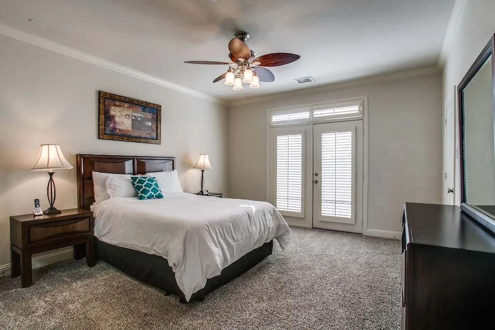 Beautifully furnished TownHome at shops