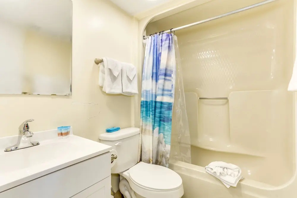 Private 3BR's at Palms by Hosteeva