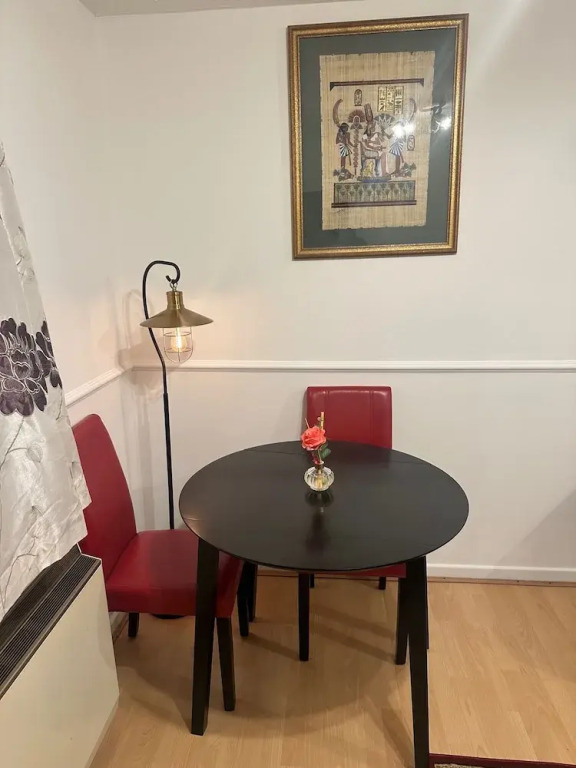 1BR-Sleeps2-Parking-QuietStay-CityCentre
