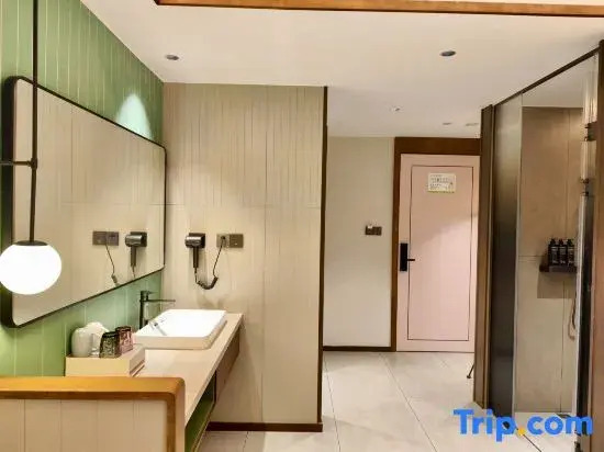 Yiyun Jingyue Hotel (Yingzhou Wanda Plaza Erli Well Night Market)