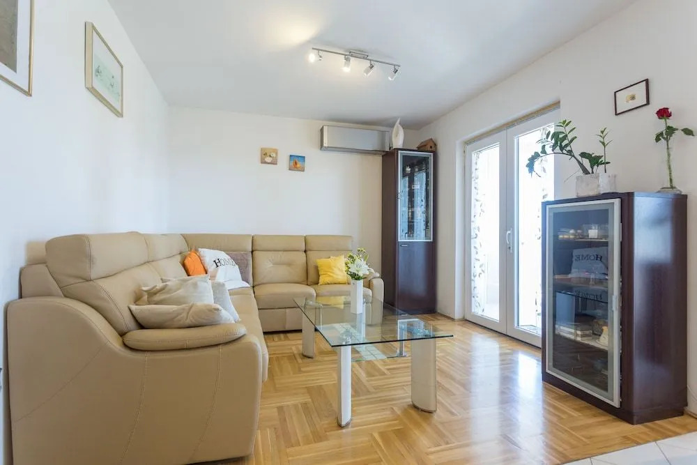 Apartment Tomazin