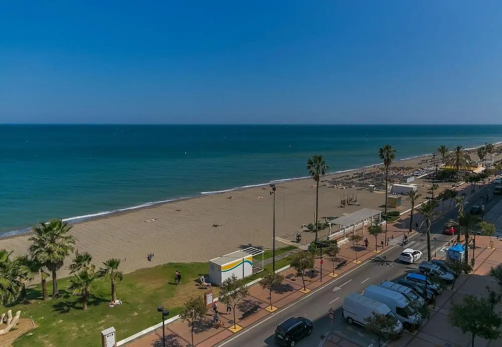 Beachfront 4BR Big groups or 2 families