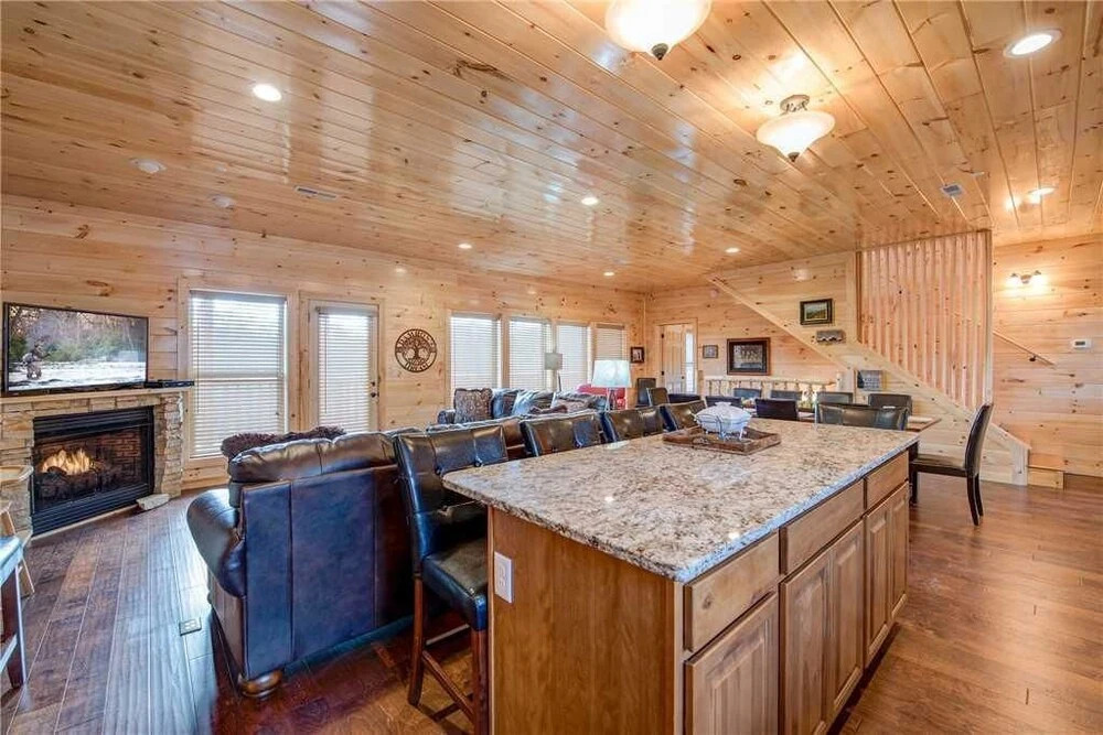 Damrons Dream 5 Bedroom Mountain View Home with Hot Tub