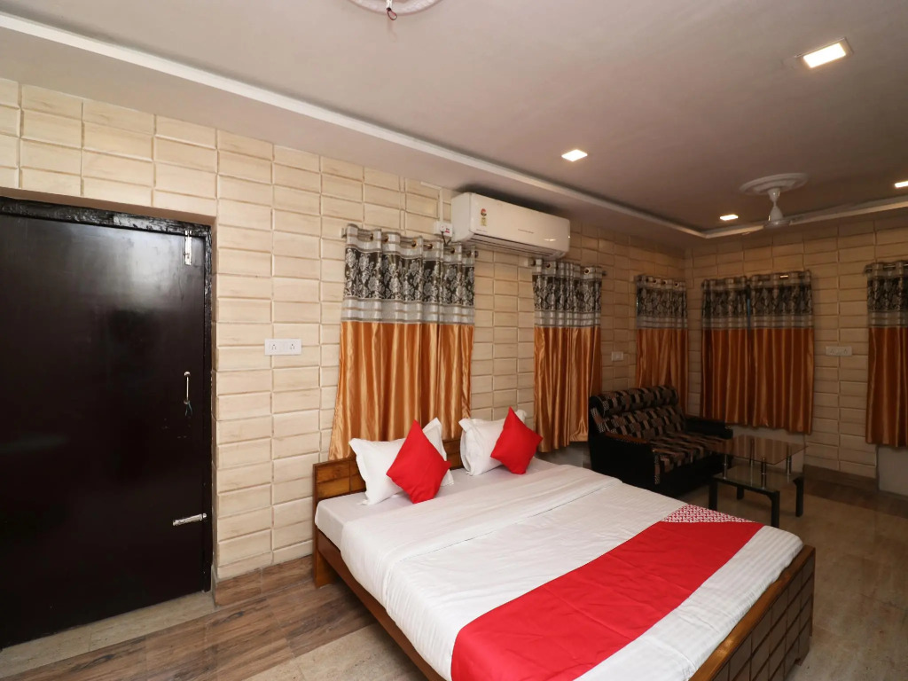 FabHotel Golden Suites