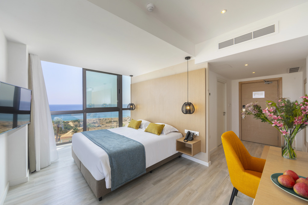 Leonardo Crystal Cove Hotel & Spa - Adults only
