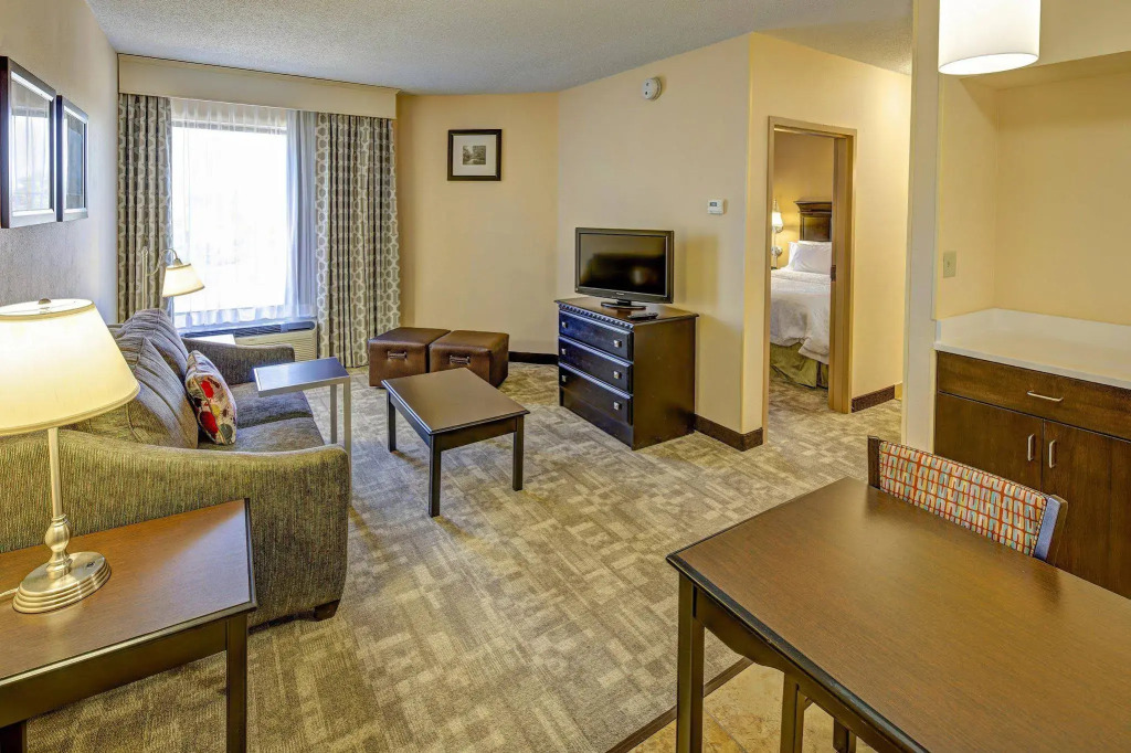 Hampton Inn & Suites Cleveland-Airport/Middleburg Heights